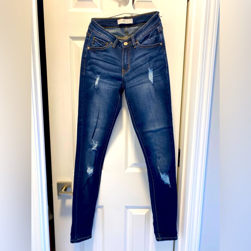 Kancan lightly distressed skinny jeans, never worn, size 1/24